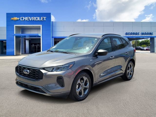 Used 2024 Ford Escape ST-Line w/ Cold Weather Package FWD image 2