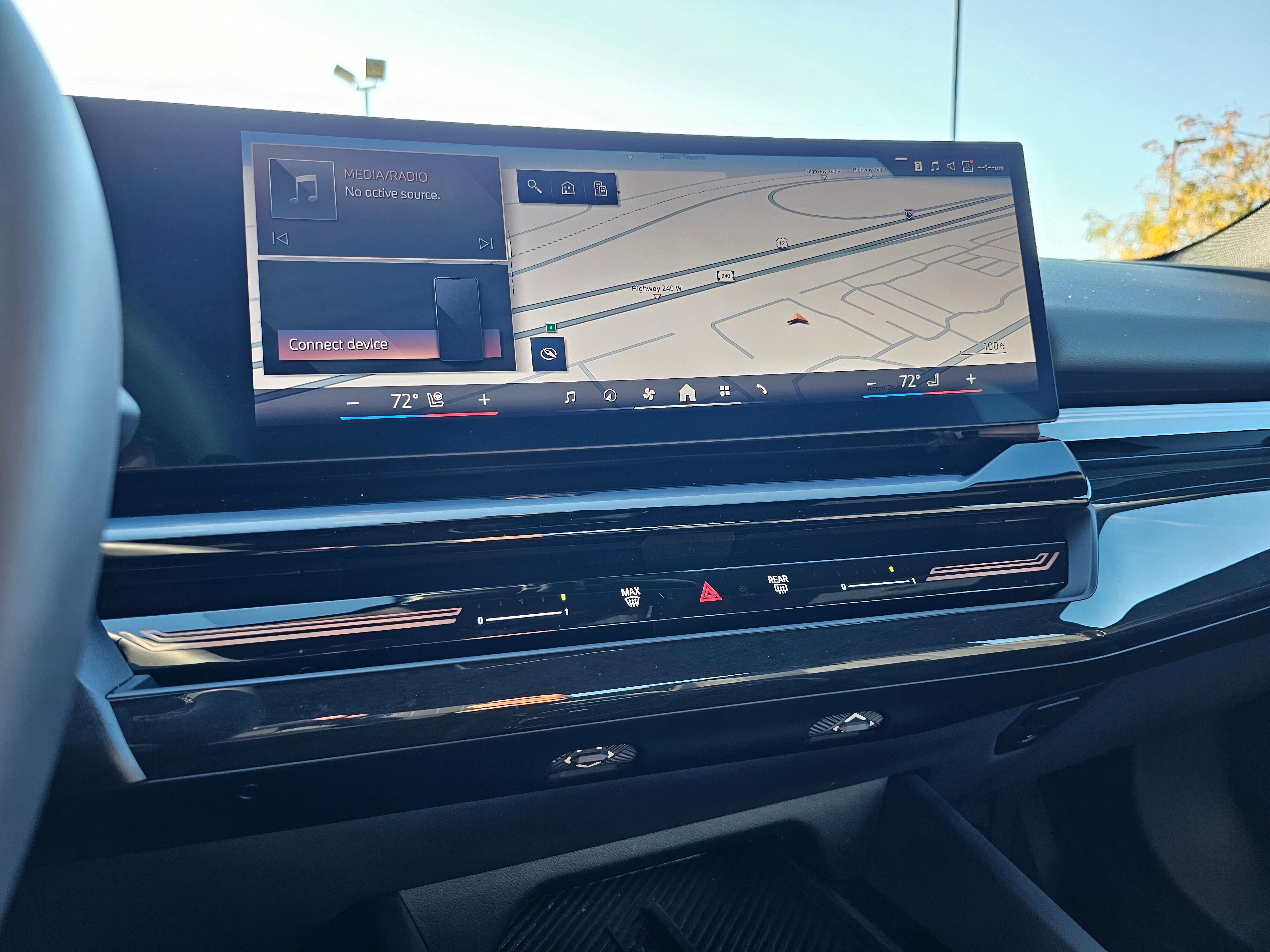 Certified 2025 BMW 530i xDrive w/ Premium Package image 18