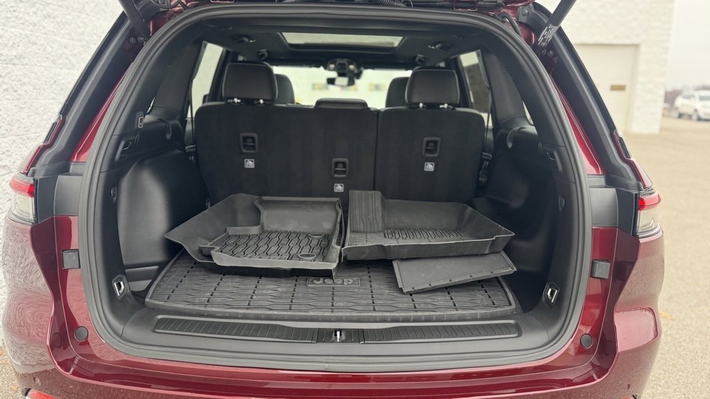 Used 2024 Jeep Grand Cherokee Limited image 9