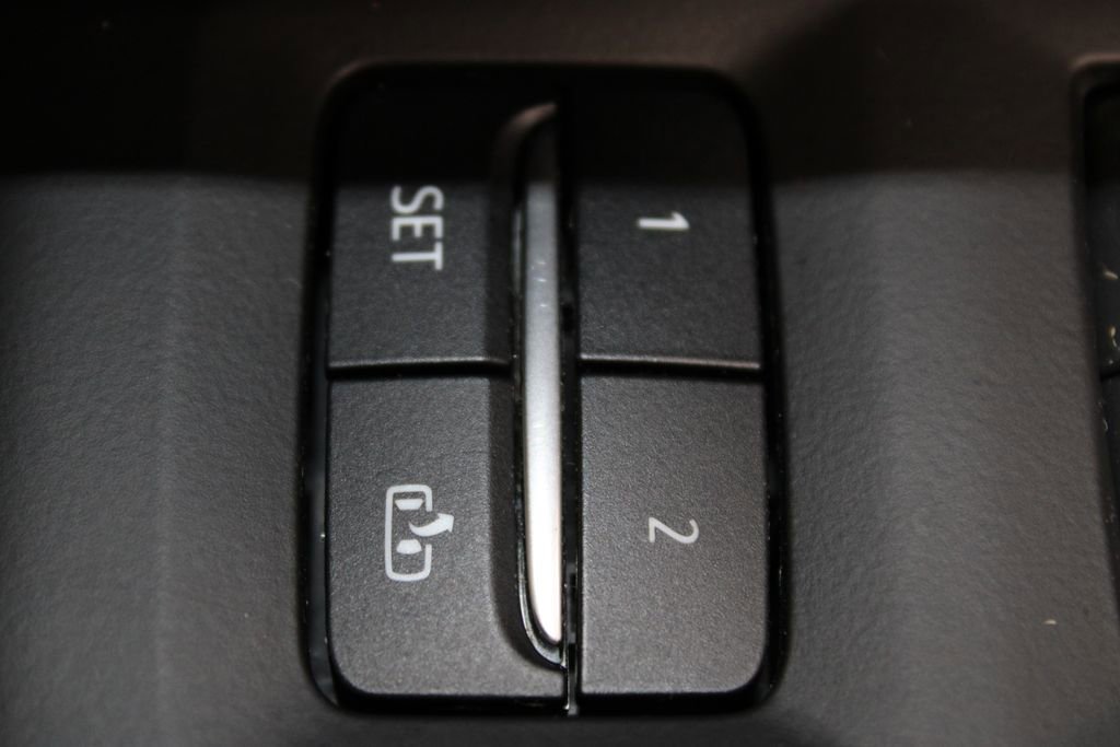 Used 2023 Chevrolet Suburban Premier image 38