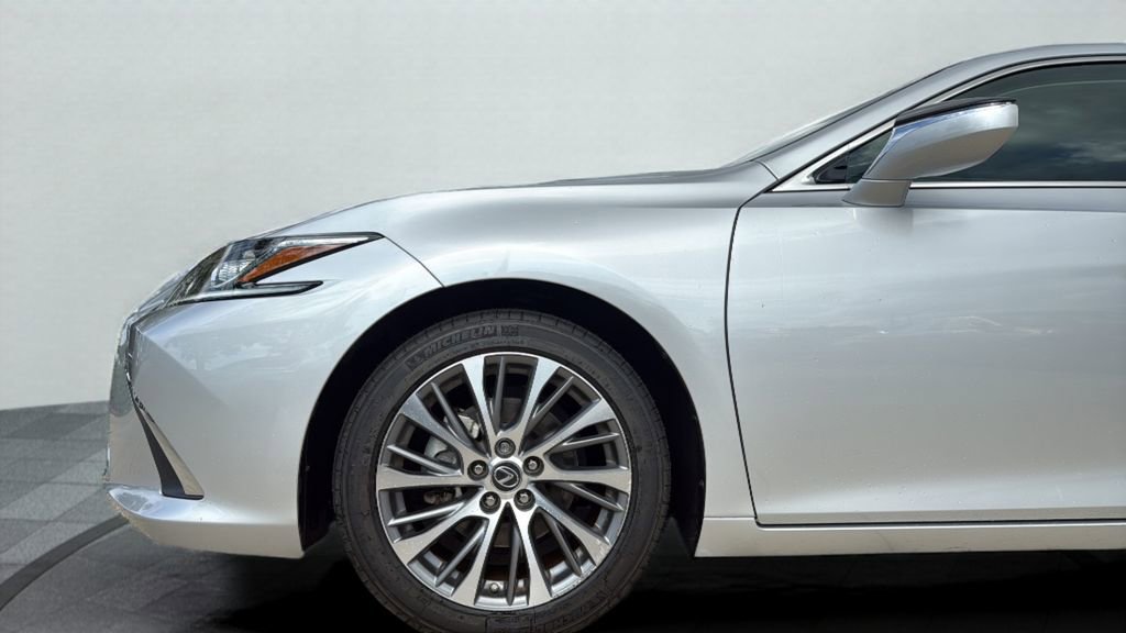 Used 2020 Lexus ES 300h w/ Premium Package image 18
