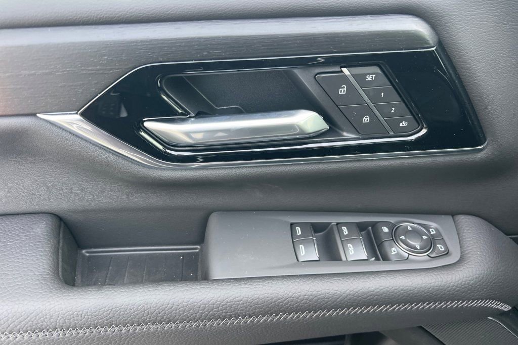 New 2026 GMC Yukon XL Denali w/ Denali Reserve Package image 8