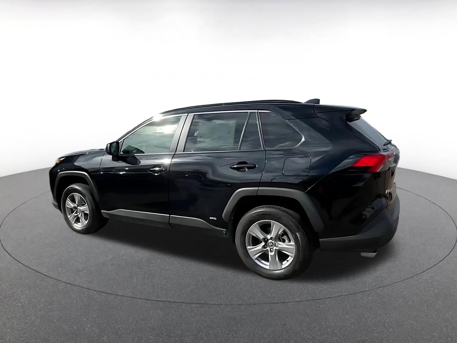 Used 2025 Toyota RAV4 LE image 9