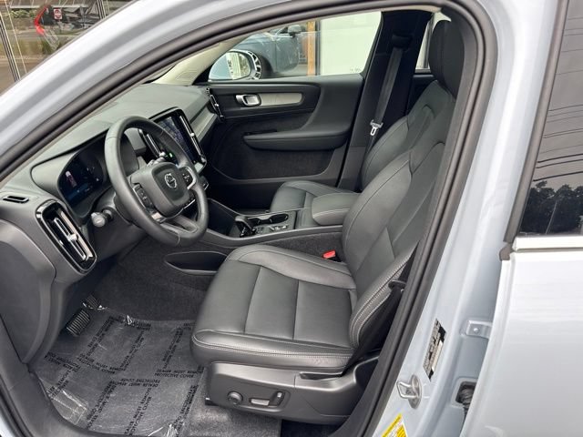 Certified 2025 Volvo XC40 B5 Core AWD/4WD image 19