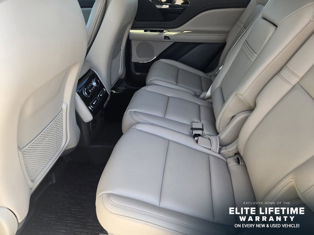 Used 2023 Lincoln Aviator AWD image 30