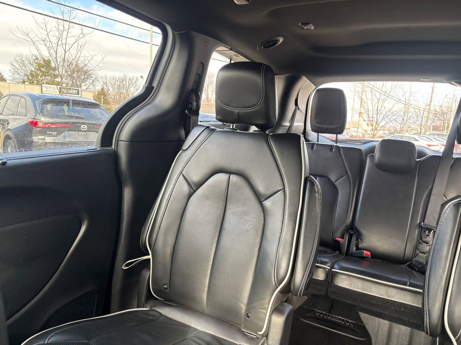 Used 2025 Chrysler Pacifica Limited image 41