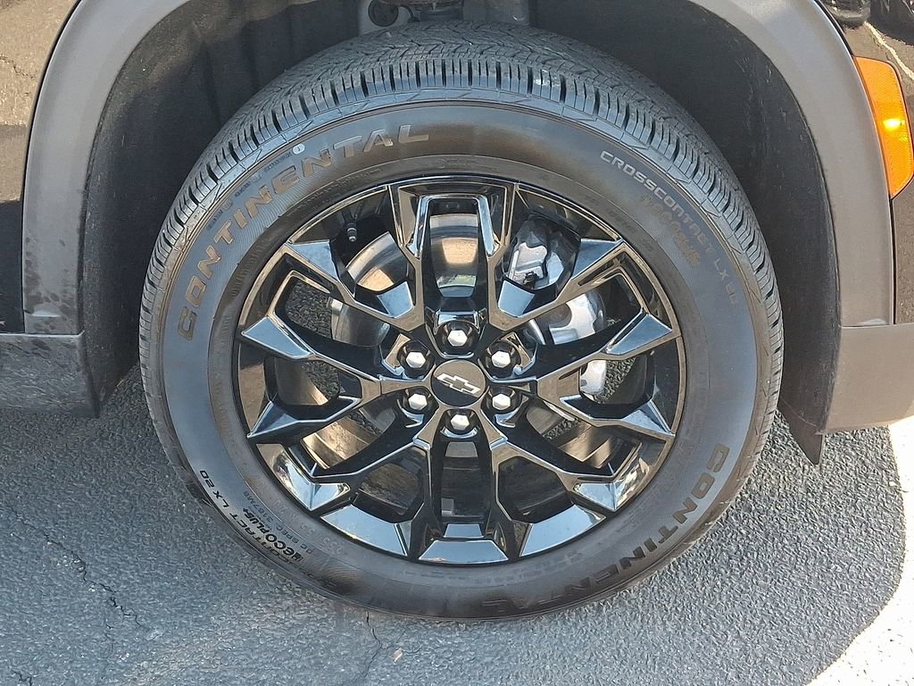 Used 2025 Chevrolet Traverse LT w/ Midnight/Sport Edition image 8