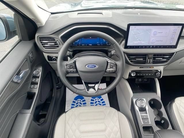 Used 2024 Ford Escape Platinum w/ Premium Technology Package AWD/4WD image 21