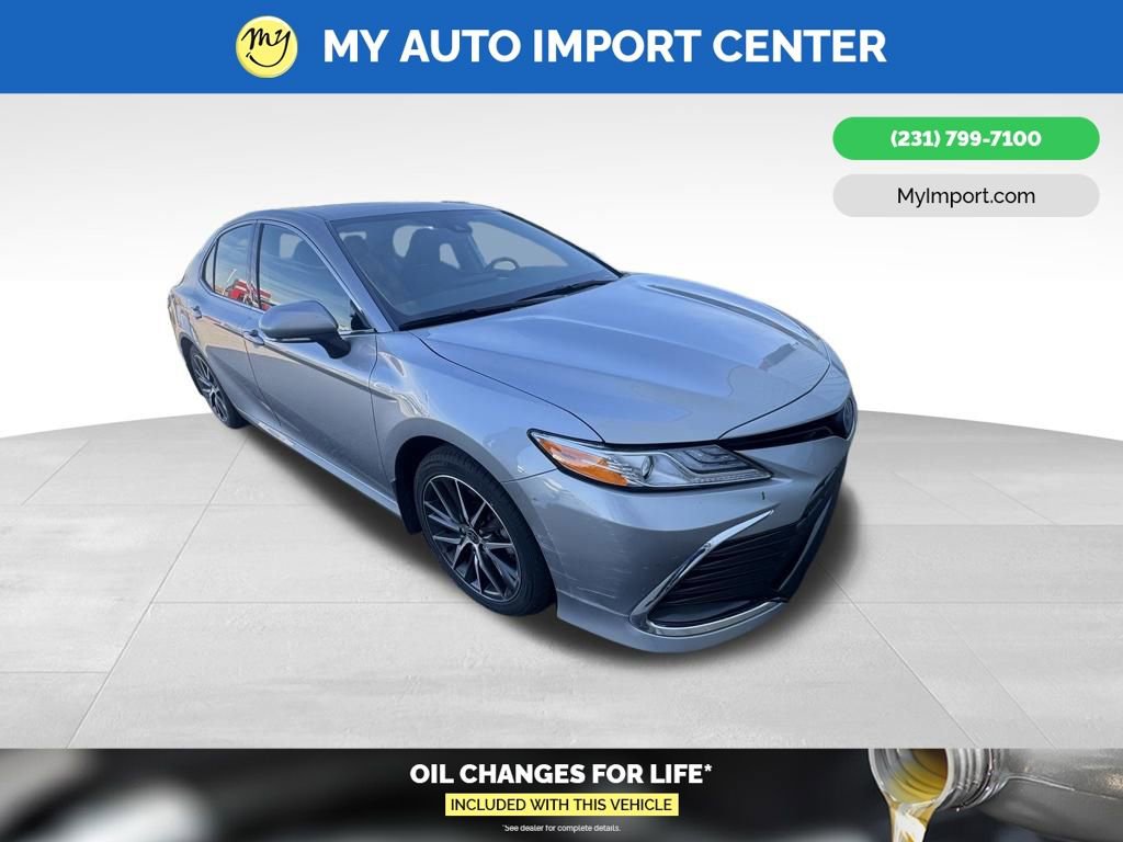 Used 2023 Toyota Camry XLE w/ Cold Weather Package FWD image 1