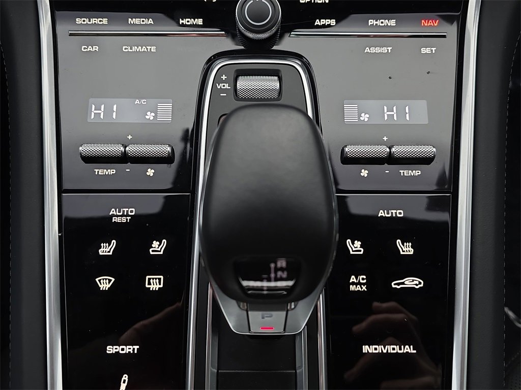 Used 2023 Porsche Panamera 4 Platinum Edition image 27