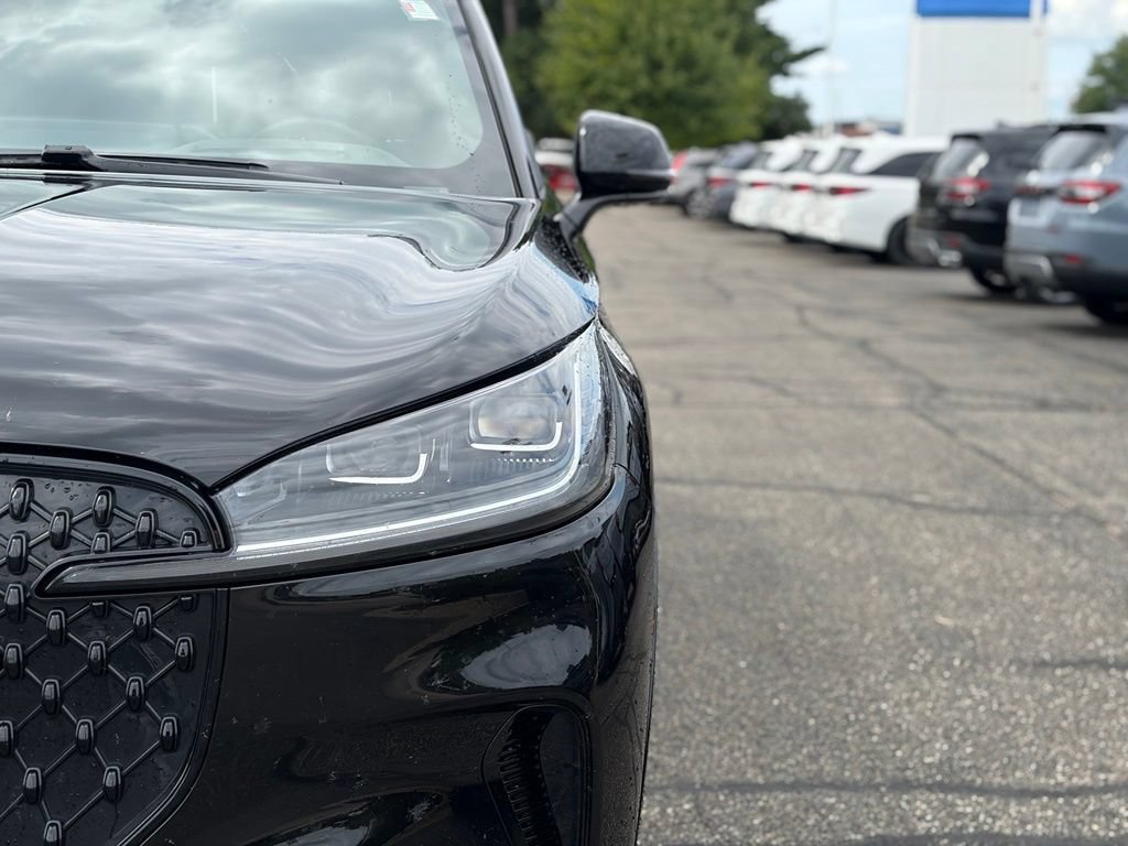 Used 2025 Lincoln Aviator Black Label w/ Jet Appearance Package AWD/4WD image 4