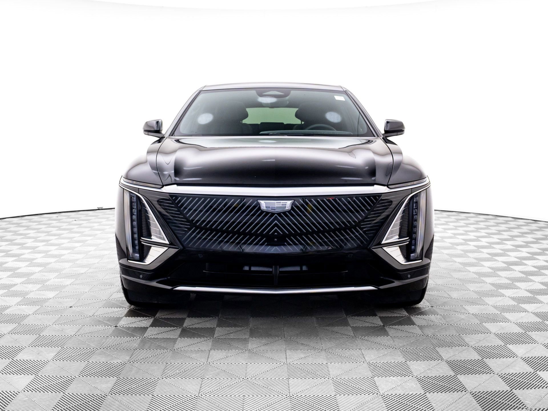 Certified 2025 Cadillac Lyriq Luxury w/ LPO, Floor Liner Package AWD/4WD image 9