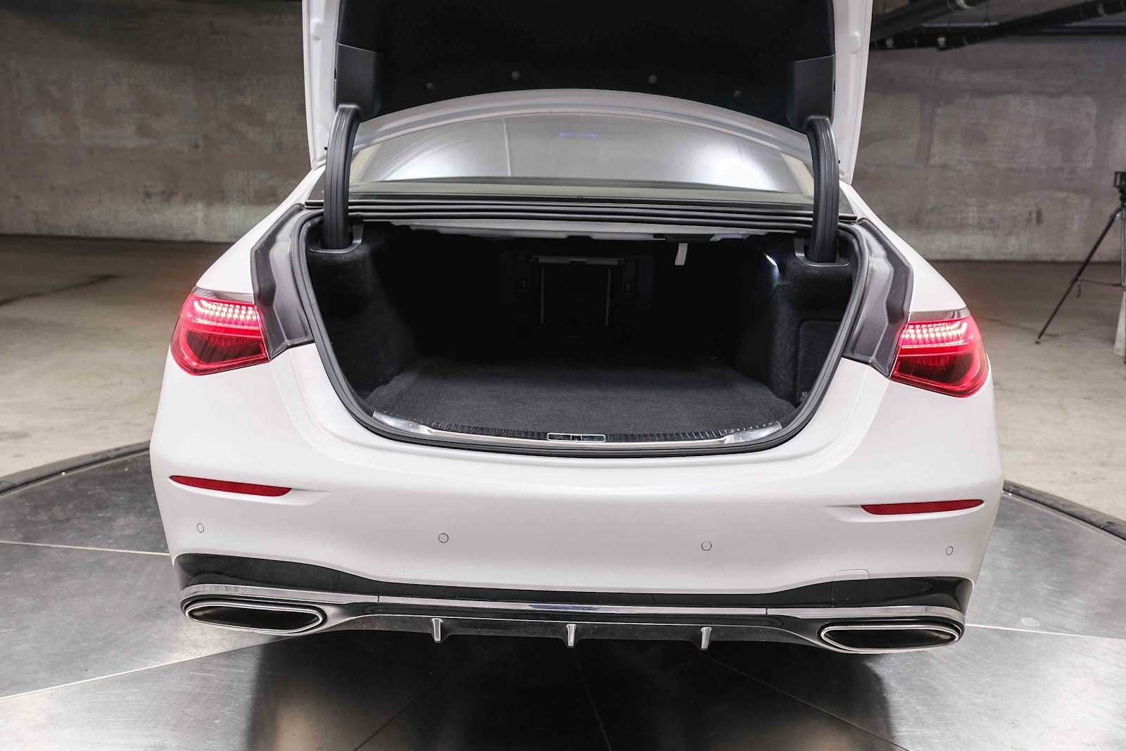 Certified 2024 Mercedes-Benz S 580e 4MATIC Sedan w/ AMG Line image 32