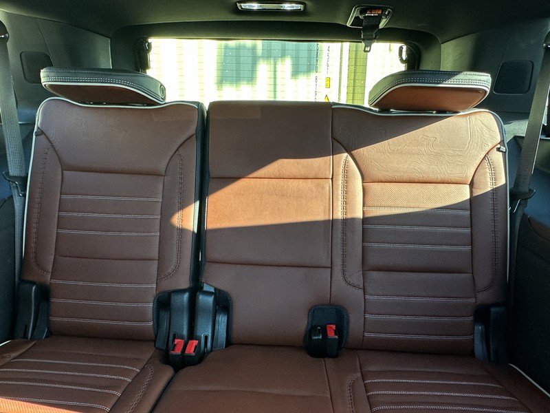 Used 2023 GMC Yukon Denali Ultimate image 18