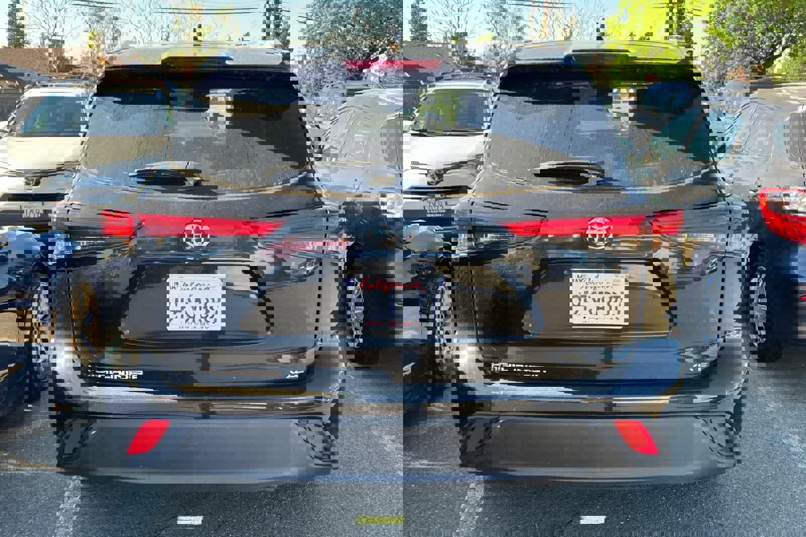 Used 2023 Toyota Highlander XLE image 5