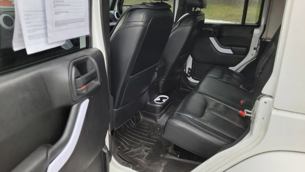 Used 2015 Jeep Wrangler Unlimited Sahara image 25
