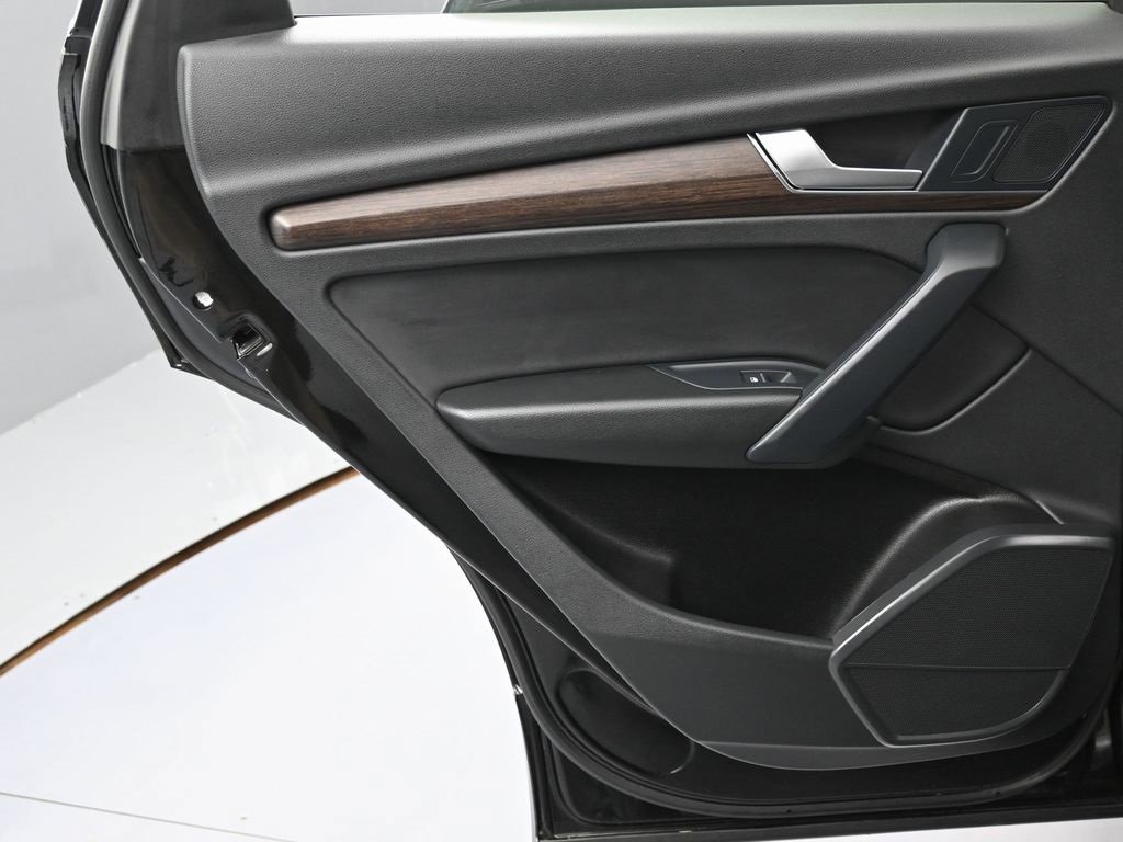 Used 2023 Audi Q5 e Premium w/ Convenience Package image 34