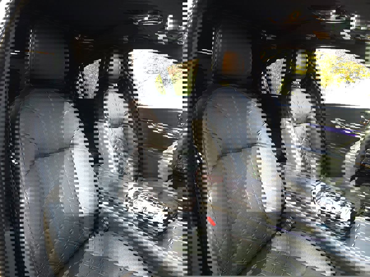 Used 2024 BMW i7 xDrive60 w/ Executive Package image 30