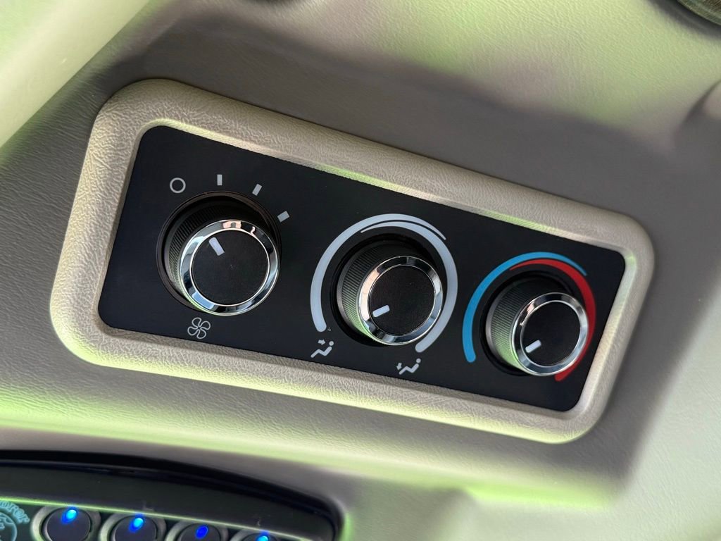 Used 2020 GMC Savana 2500 Explorer Limited SE w/ Enhanced Convenience Package image 33