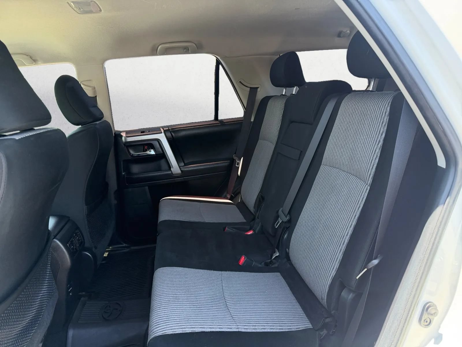 Used 2017 Toyota 4Runner SR5 AWD/4WD image 23
