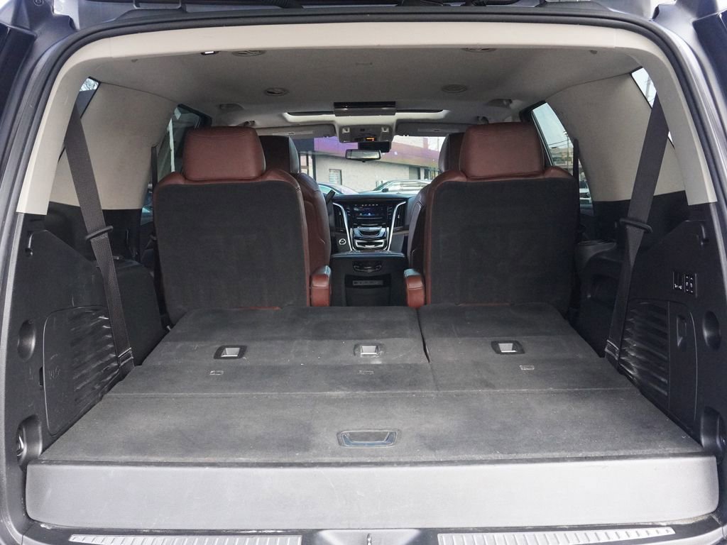 Used 2020 Cadillac Escalade Luxury w/ Escalade Sport Edition AWD/4WD image 24
