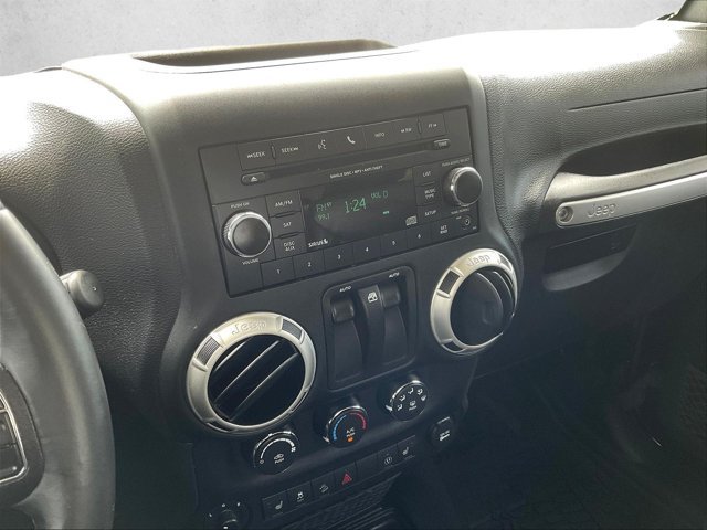 Used 2018 Jeep Wrangler Sahara w/ Connectivity Group AWD/4WD image 21