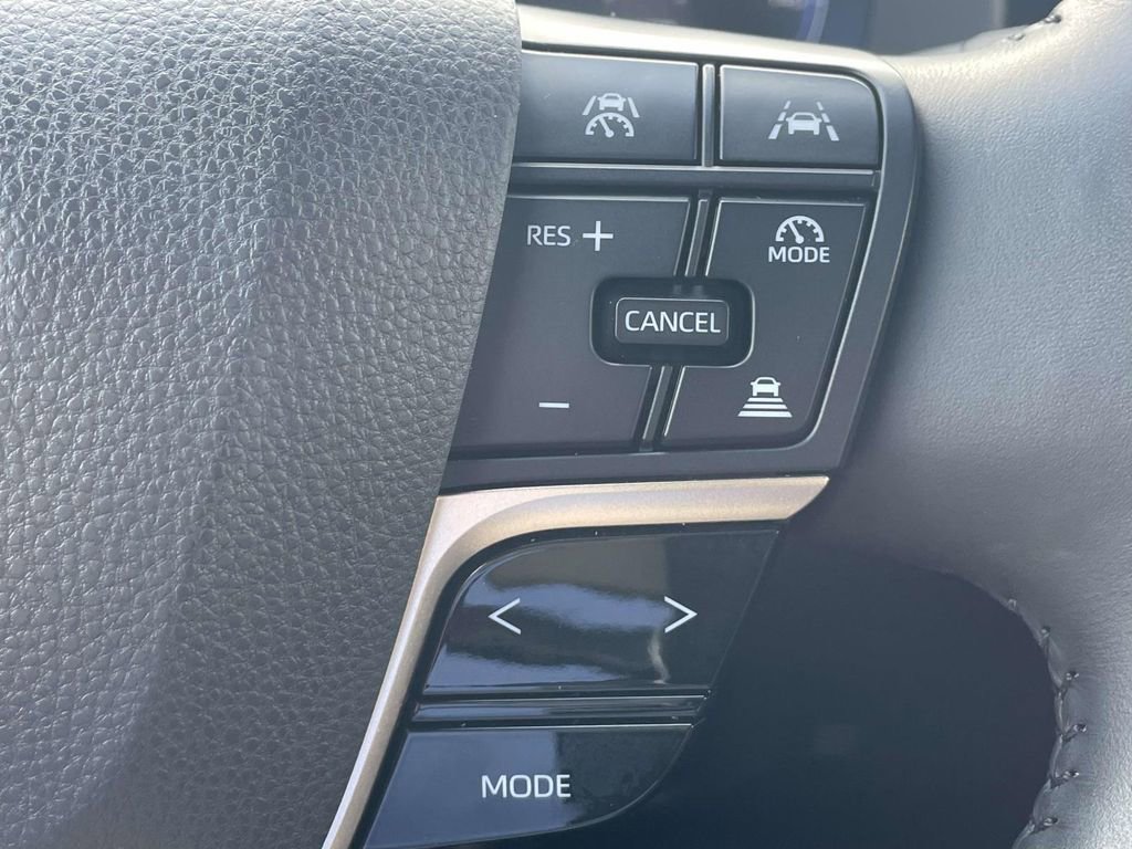 Used 2023 Toyota Crown Limited image 23