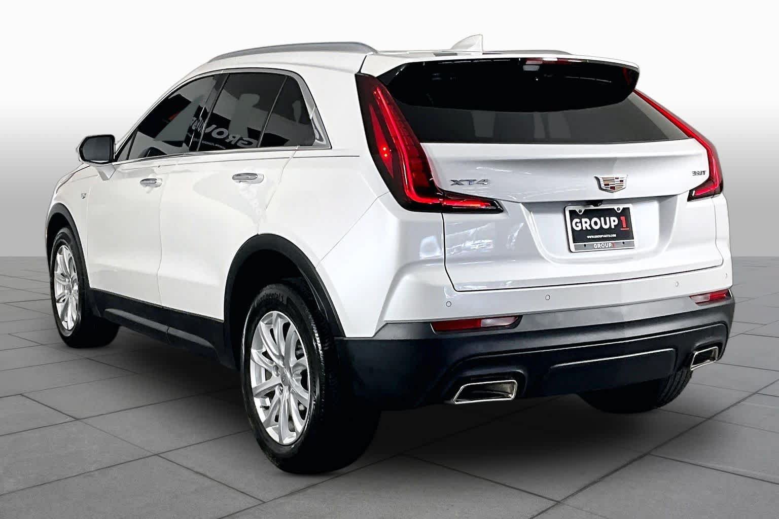 Certified 2023 Cadillac XT4 Luxury w/ Cold Weather Package FWD image 11
