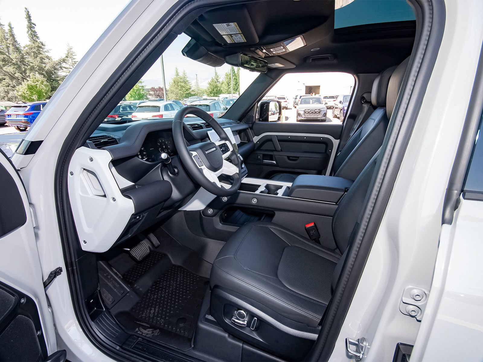 New 2026 Land Rover Defender 130 X-Dynamic SE AWD/4WD image 35