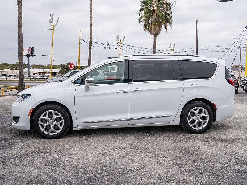 Used 2020 Chrysler Pacifica Limited image 8