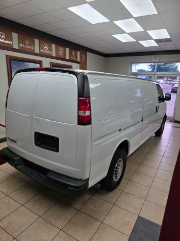 Used 2020 Chevrolet Express 3500 Extended w/ Driver Convenience Package RWD image 3