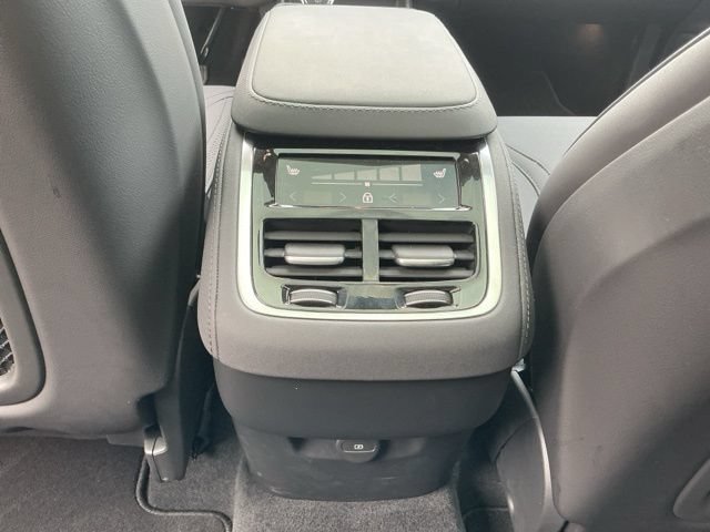 Certified 2025 Volvo XC90 B5 Plus AWD/4WD image 33