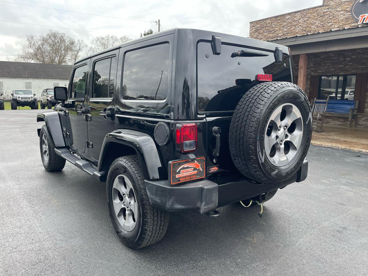 Used 2018 Jeep Wrangler Unlimited Sahara w/ Connectivity Group AWD/4WD image 8