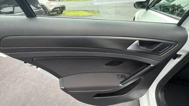 Used 2018 Volkswagen Golf 4-Door FWD image 13