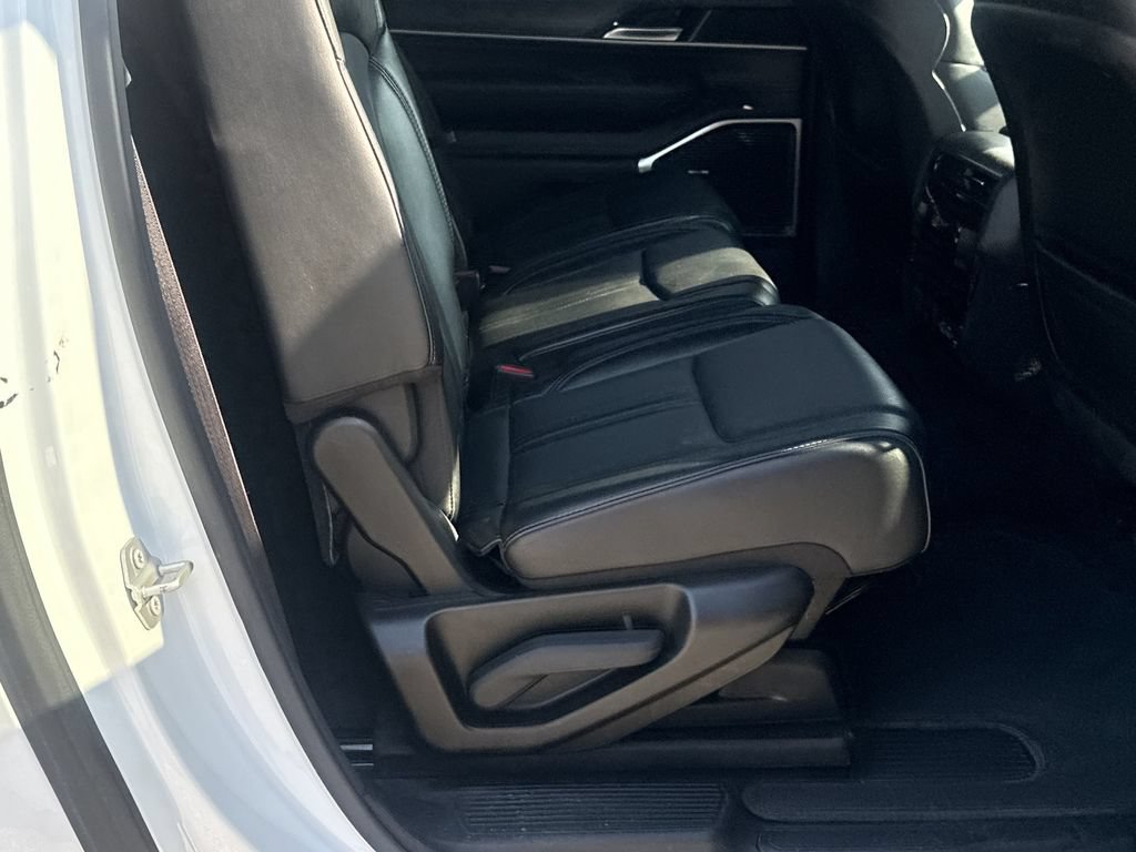 Used 2024 Jeep Wagoneer L Series II RWD image 15
