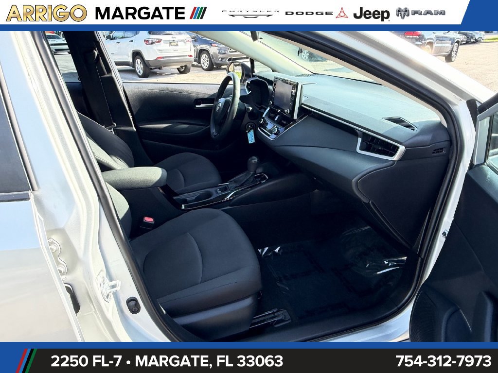 Used 2021 Toyota Corolla LE FWD image 16
