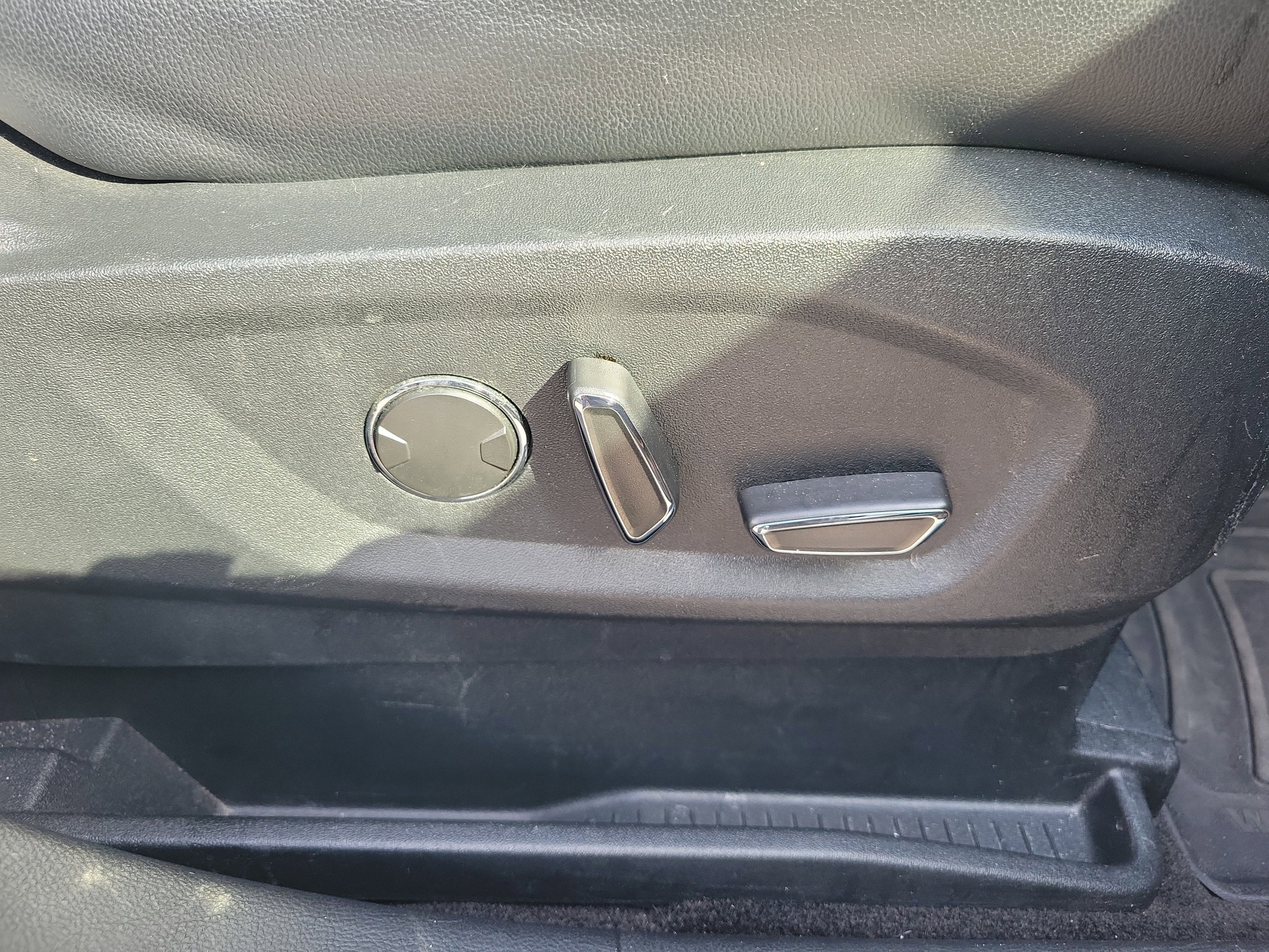 Used 2018 Ford Edge Titanium image 9