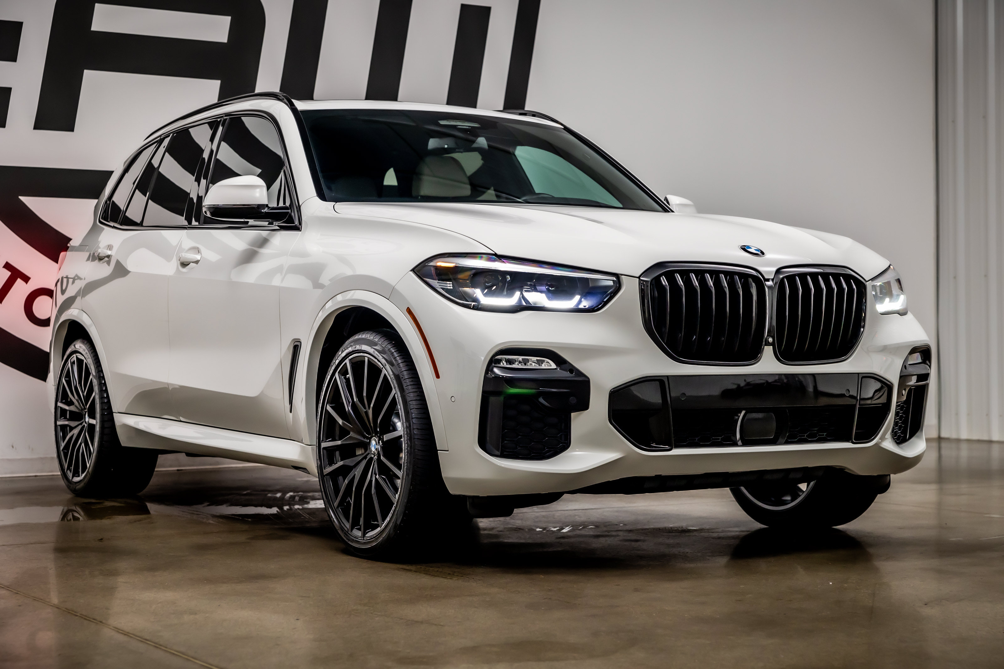 Used 2020 BMW X5 xDrive40i w/ M Sport Package AWD/4WD image 25