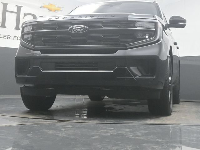 Used 2025 Ford Expedition Platinum w/ Stealth Appearance Package AWD/4WD image 58