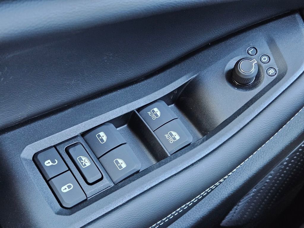 New 2025 Jeep Grand Cherokee Altitude image 16