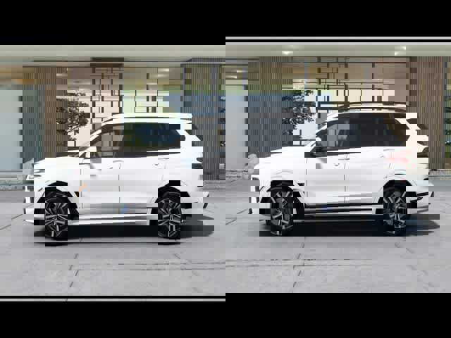 New 2025 BMW X7 M60i w/ Climate Comfort Package image 4