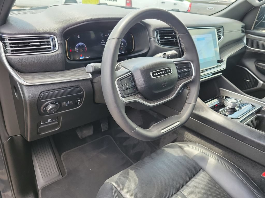Used 2024 Jeep Wagoneer Series III AWD/4WD image 24
