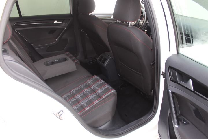 Used 2016 Volkswagen Golf S image 36