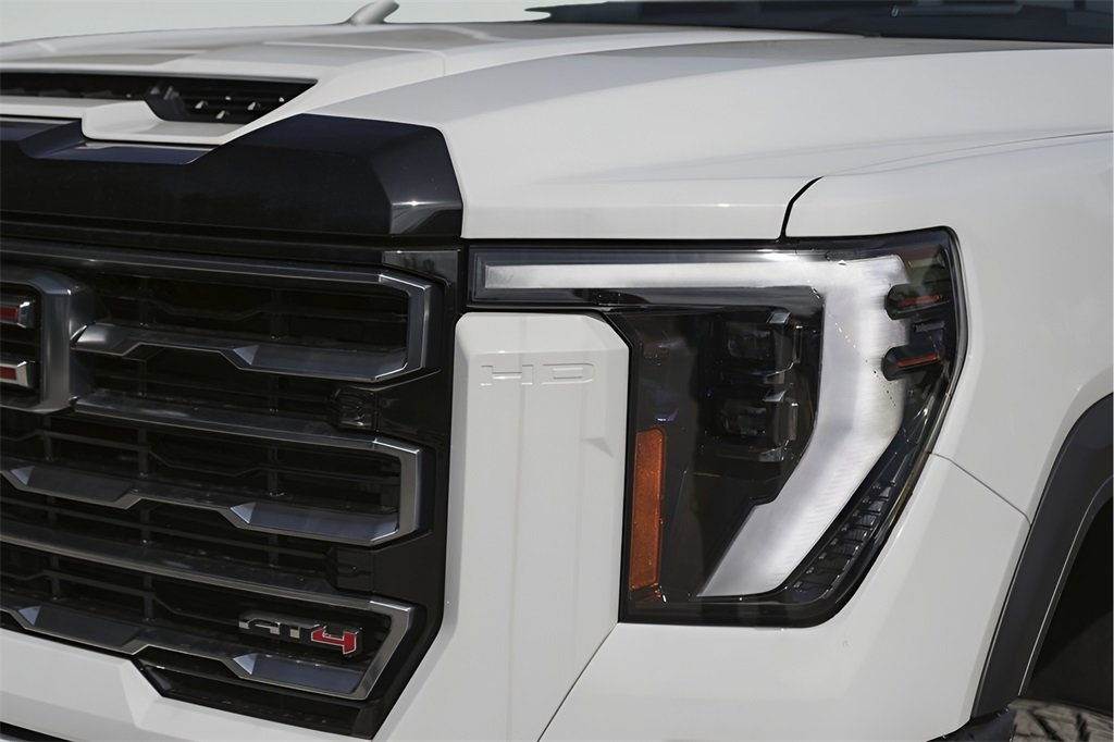 Used 2025 GMC Sierra 2500 AT4 w/ AT4 Premium Plus Package image 2