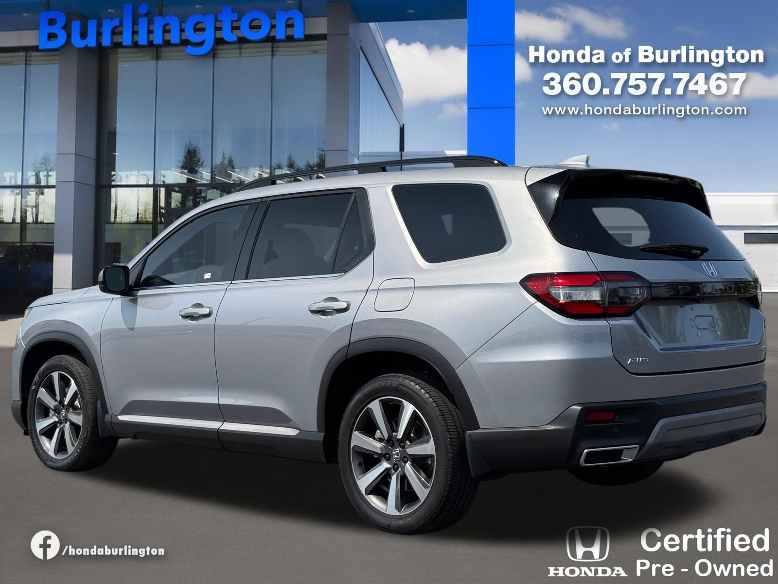 Used 2023 Honda Pilot Touring image 4