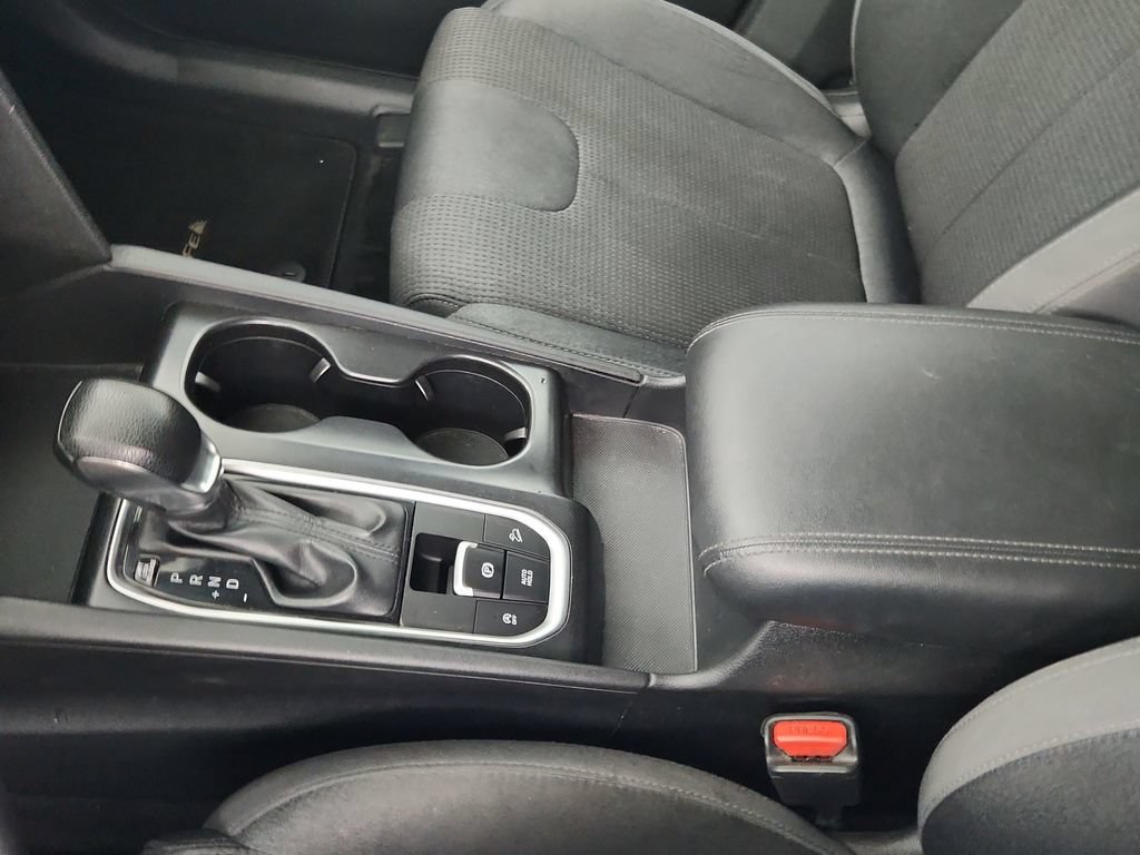 Used 2020 Hyundai Santa Fe SE AWD/4WD image 14