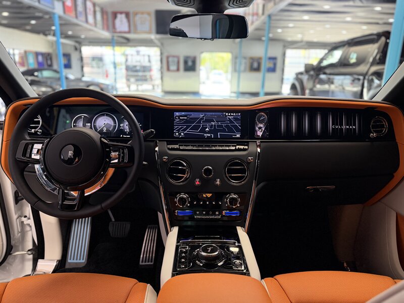 Used 2026 Rolls-Royce Cullinan AWD/4WD image 12
