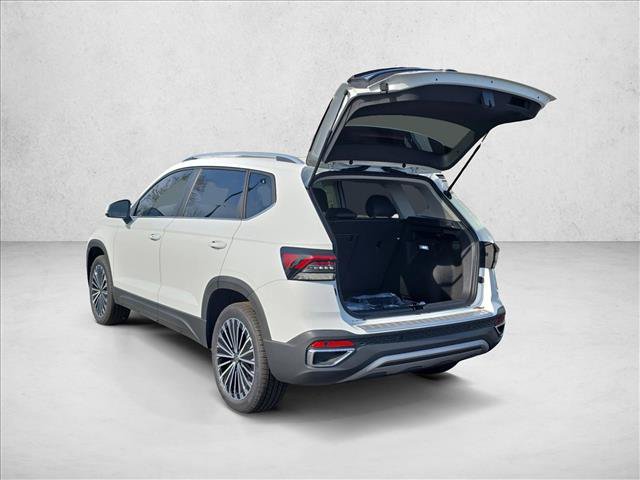 New 2026 Volkswagen Taos SE FWD image 3