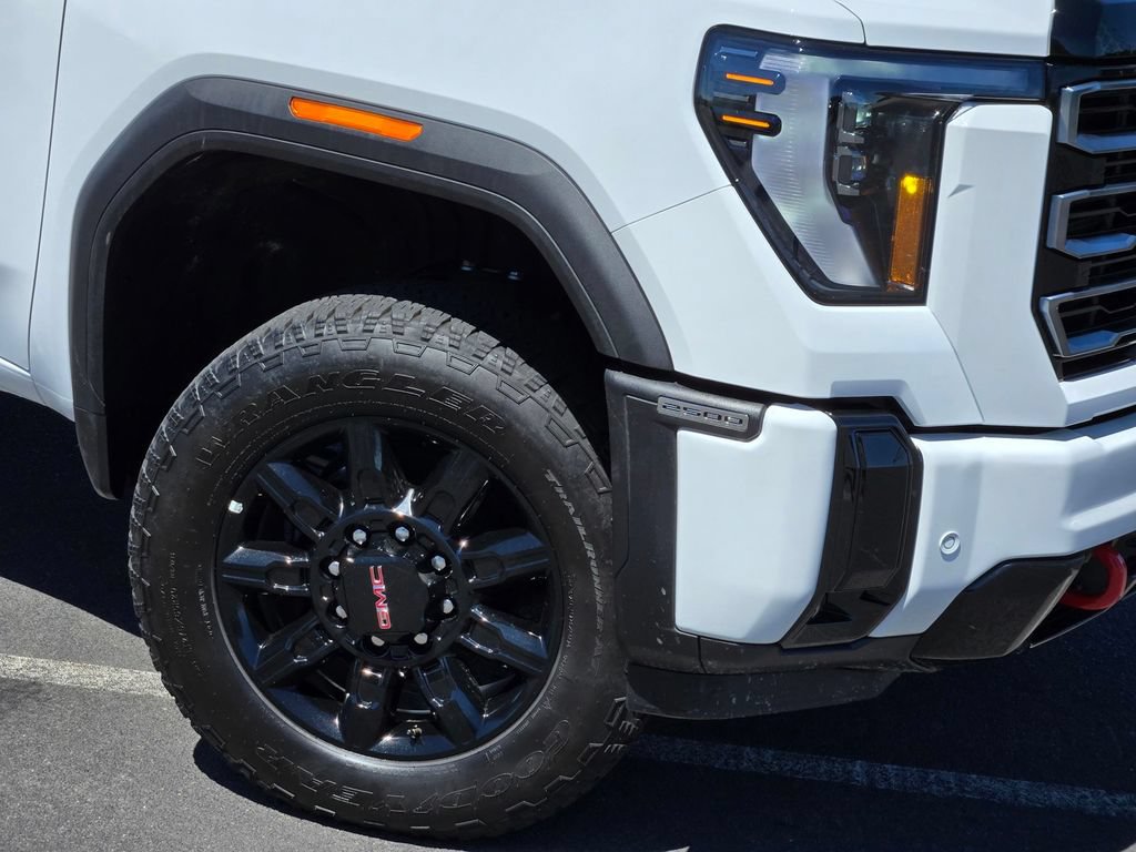 Used 2026 GMC Sierra 2500 AT4 AWD/4WD image 9