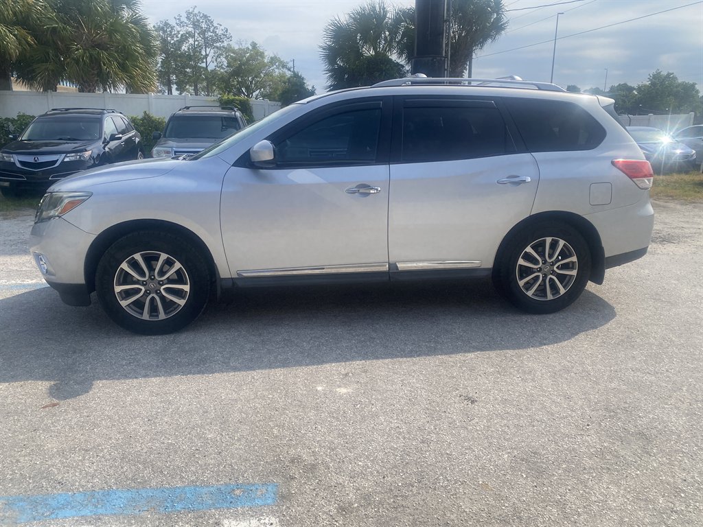 Used 2013 Nissan Pathfinder SL FWD image 4